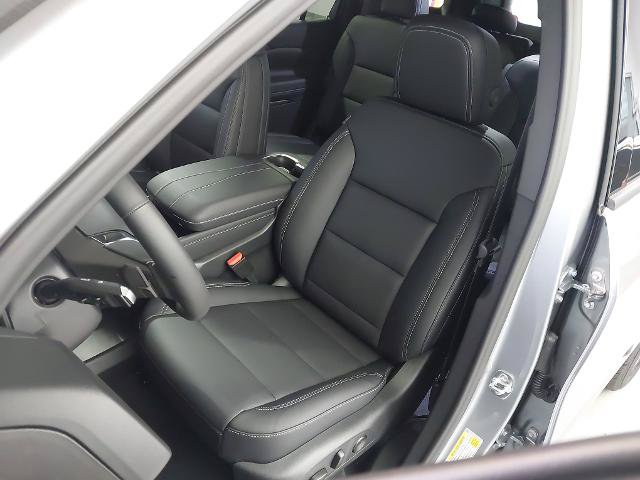New 2027 Chevrolet Traverse LT w/ Sun and Wheel Package FWD image 24