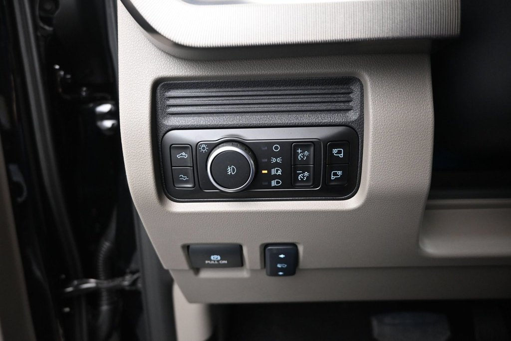 New 2026 Ford F250 Platinum w/ Platinum Plus Package AWD/4WD image 13