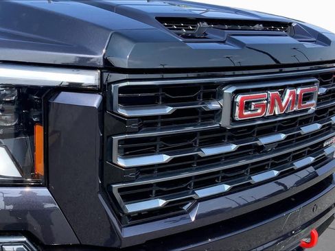 Used 2024 GMC Sierra 2500 AT4 w/ Technology Package AWD/4WD image 29