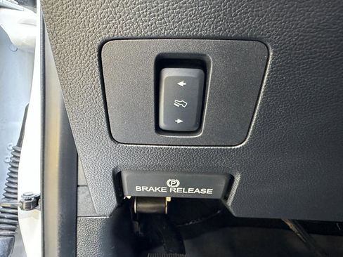 Used 2017 Ford F250 Lariat w/ Chrome Package image 34