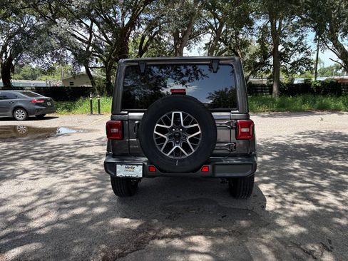 Used 2025 Jeep Wrangler Unlimited Sahara AWD/4WD image 16