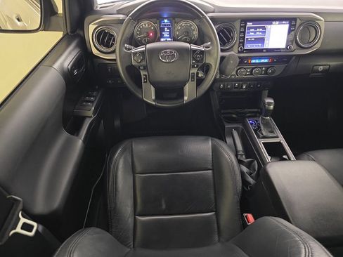 Used 2022 Toyota Tacoma TRD Sport w/ TRD Premium Sport Package image 13