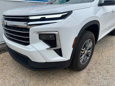 Used 2024 Chevrolet Traverse LT w/ Trailering Package AWD/4WD image 10