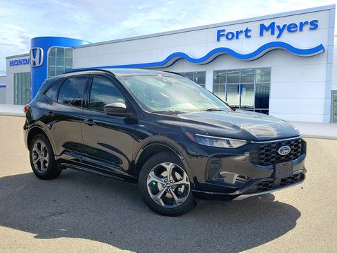 Used 2024 Ford Escape ST-Line image 1