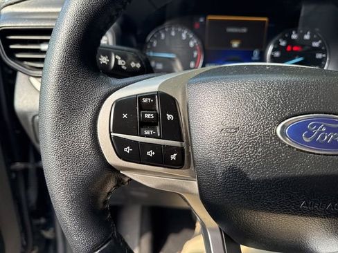 Used 2021 Ford Explorer XLT image 34