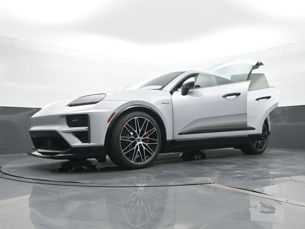 Certified 2025 Porsche Macan Turbo Electric AWD/4WD image 32
