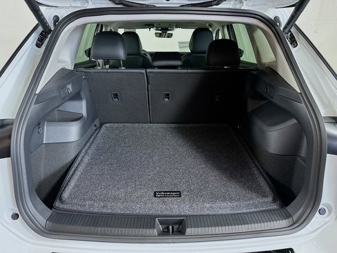 Used 2025 Volkswagen Tiguan SE image 24