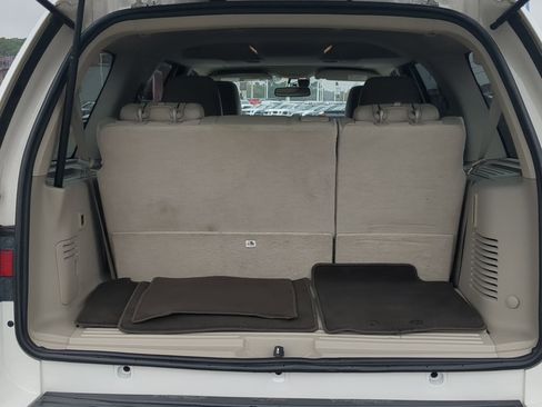 Used 2017 Lincoln Navigator Select image 25