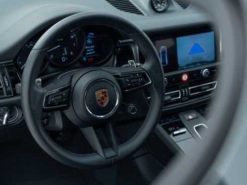 Certified 2026 Porsche Macan AWD/4WD image 19