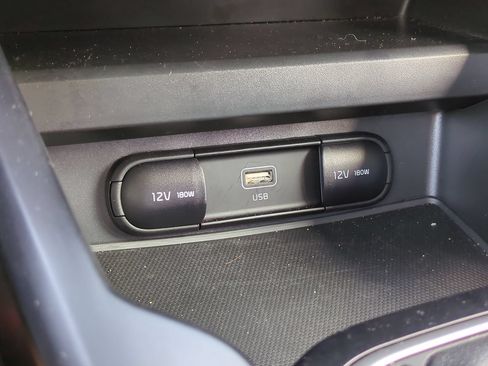 Used 2025 Kia Soul LX w/ LX Technology Package FWD image 20