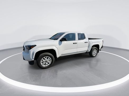Used 2024 Toyota Tacoma SR image 4
