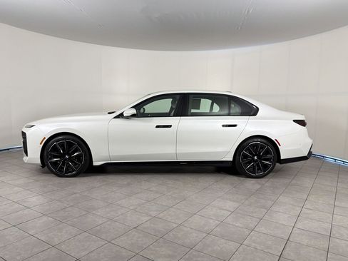 Certified 2025 BMW 760i xDrive AWD/4WD image 2