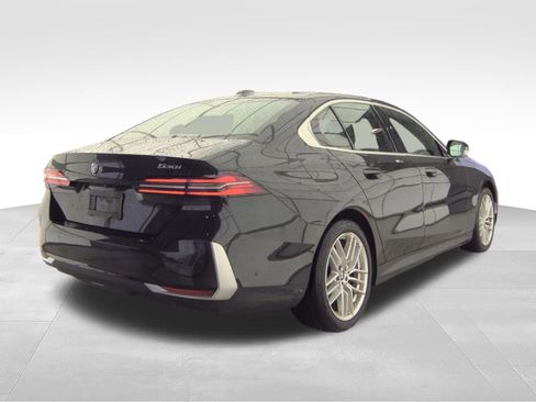 Used 2024 BMW 530i RWD image 17