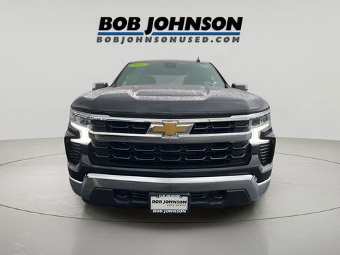 Used 2022 Chevrolet Silverado 1500 LT image 2
