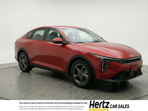 Used 2025 Kia K4 LXS image 1