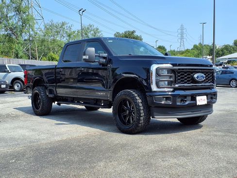 Certified 2025 Ford F250 XL w/ STX Appearance Package AWD/4WD image 4