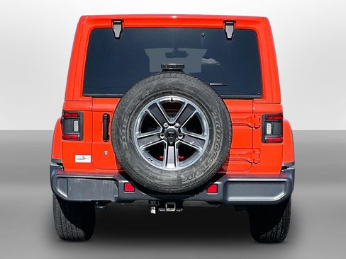 Used 2020 Jeep Wrangler Unlimited Sahara w/ Uconnect 4C Nav & Sound Group AWD/4WD image 4