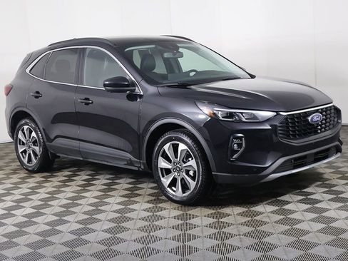 Used 2023 Ford Escape Platinum AWD/4WD image 2