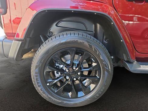 Used 2021 Jeep Wrangler Unlimited Sahara w/ Cold Weather Group AWD/4WD image 37