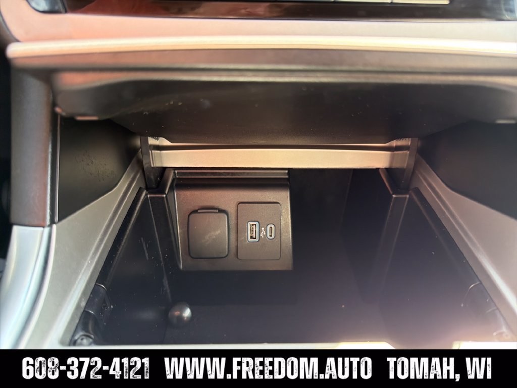 Used 2024 Ford Explorer XLT w/ Equipment Group 202A AWD/4WD image 20