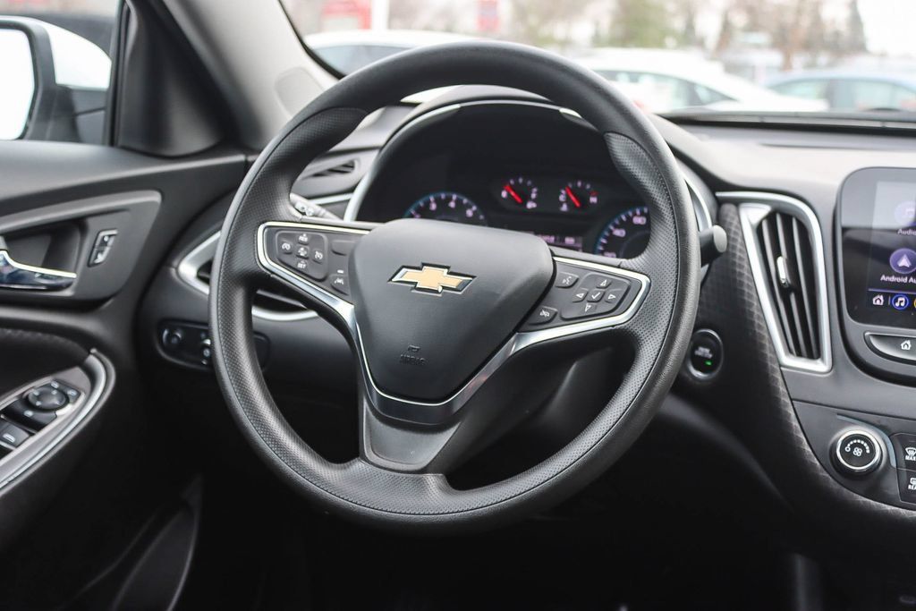 Used 2025 Chevrolet Malibu LS FWD image 14
