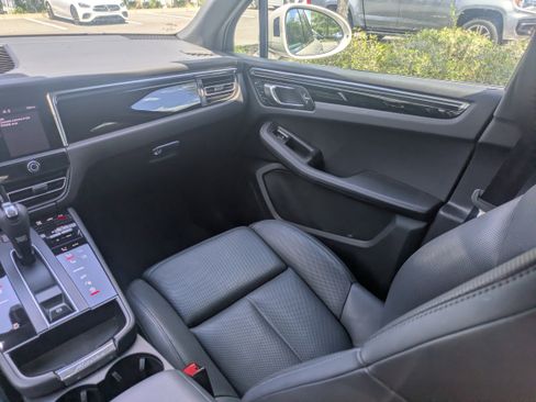 Used 2022 Porsche Macan AWD/4WD image 17