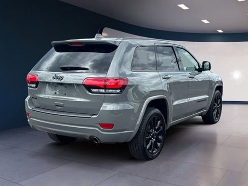 Used 2020 Jeep Grand Cherokee Altitude AWD/4WD image 5