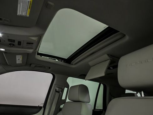 Used 2015 GMC Yukon Denali w/ Touring Package image 22