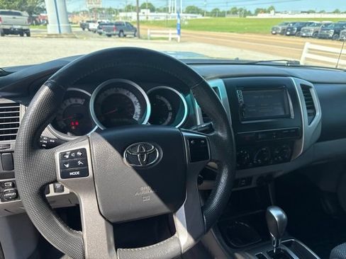 Used 2013 Toyota Tacoma 4x4 Access Cab V6 w/ TRD Sport Pkg image 26