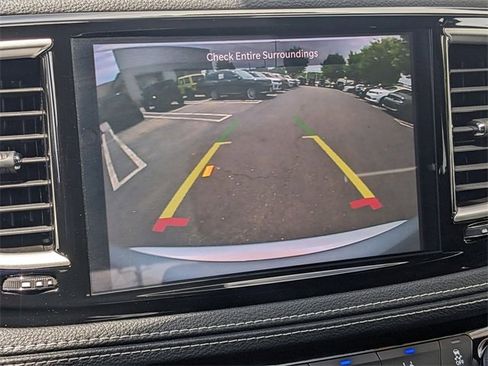 Used 2023 Chrysler Pacifica Touring image 21