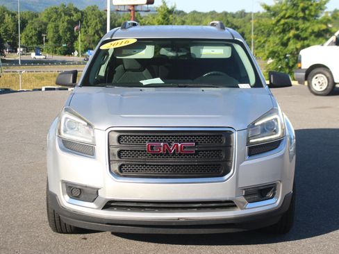 Used 2016 GMC Acadia SLE FWD image 2