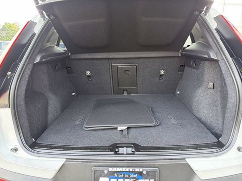 Certified 2023 Volvo XC40 B5 Plus w/ Protection Package Premier AWD/4WD image 27