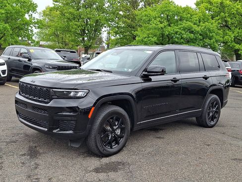 Used 2024 Jeep Grand Cherokee L Altitude AWD/4WD image 3