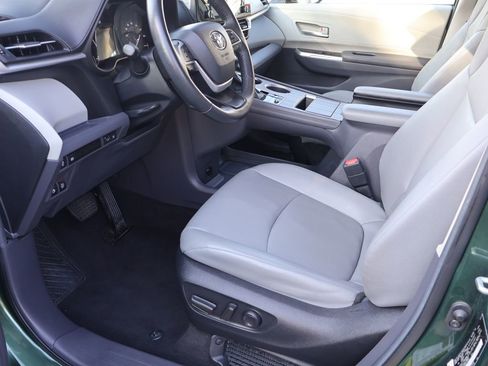 Used 2024 Toyota Sienna XLE image 22