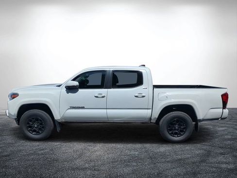 Used 2021 Toyota Tacoma SR5 AWD/4WD image 7