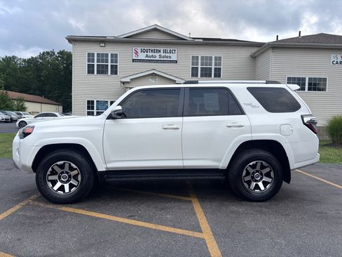 Used 2018 Toyota 4Runner SR5 AWD/4WD image 1