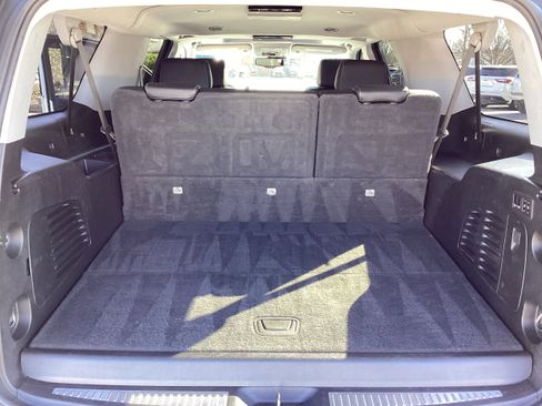 Used 2019 Chevrolet Suburban LT w/ LT Signature Package image 15