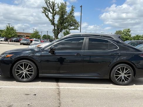 Used 2021 Toyota Camry SE image 9