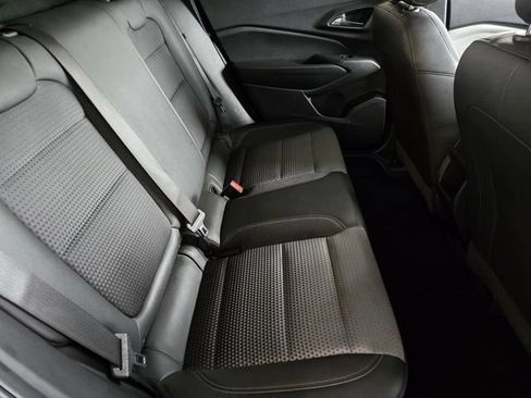 Used 2025 Chevrolet Trax LT w/ LT Convenience Package FWD image 32