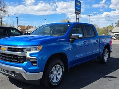 Used 2025 Chevrolet Silverado 1500 LT AWD/4WD image 2