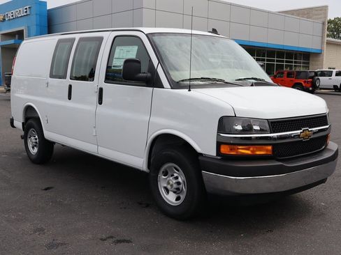 New 2025 Chevrolet Express 3500 Work Van w/ Chrome Appearance Package image 2