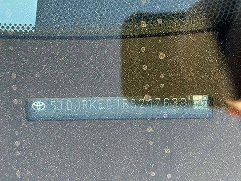 Used 2024 Toyota Sienna XLE w/ XLE Plus Package image 5