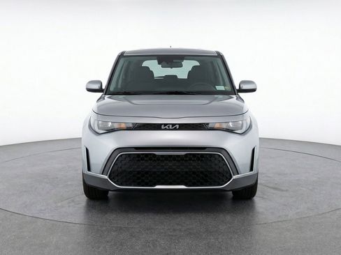 Used 2025 Kia Soul LX w/ LX Technology Package FWD image 2