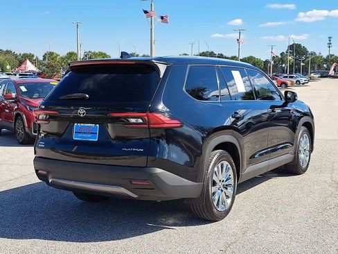 Used 2024 Toyota Grand Highlander Platinum image 3
