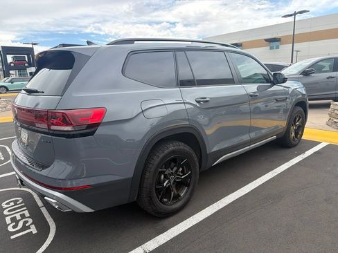 Used 2025 Volkswagen Atlas Peak Edition SE AWD/4WD image 4