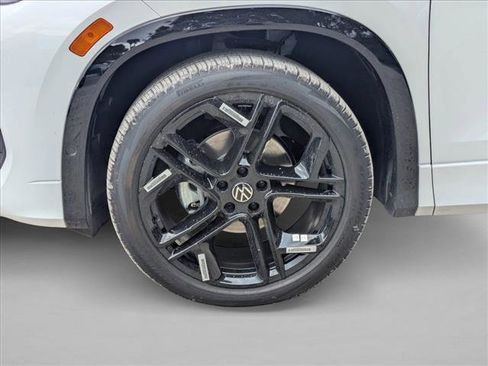 New 2026 Volkswagen Tiguan SE R-Line FWD image 9