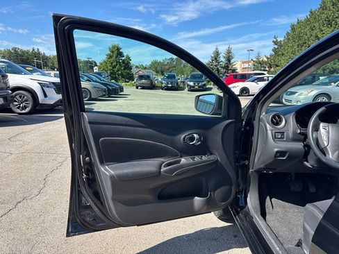 Used 2019 Nissan Versa SV FWD image 15
