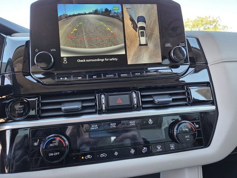 New 2025 Nissan Pathfinder SL image 7