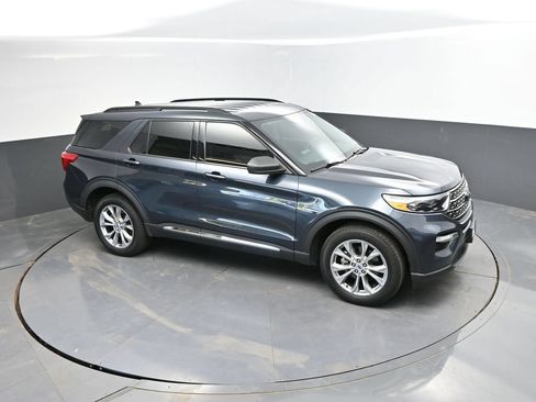 Used 2024 Ford Explorer XLT w/ Equipment Group 202A AWD/4WD image 28
