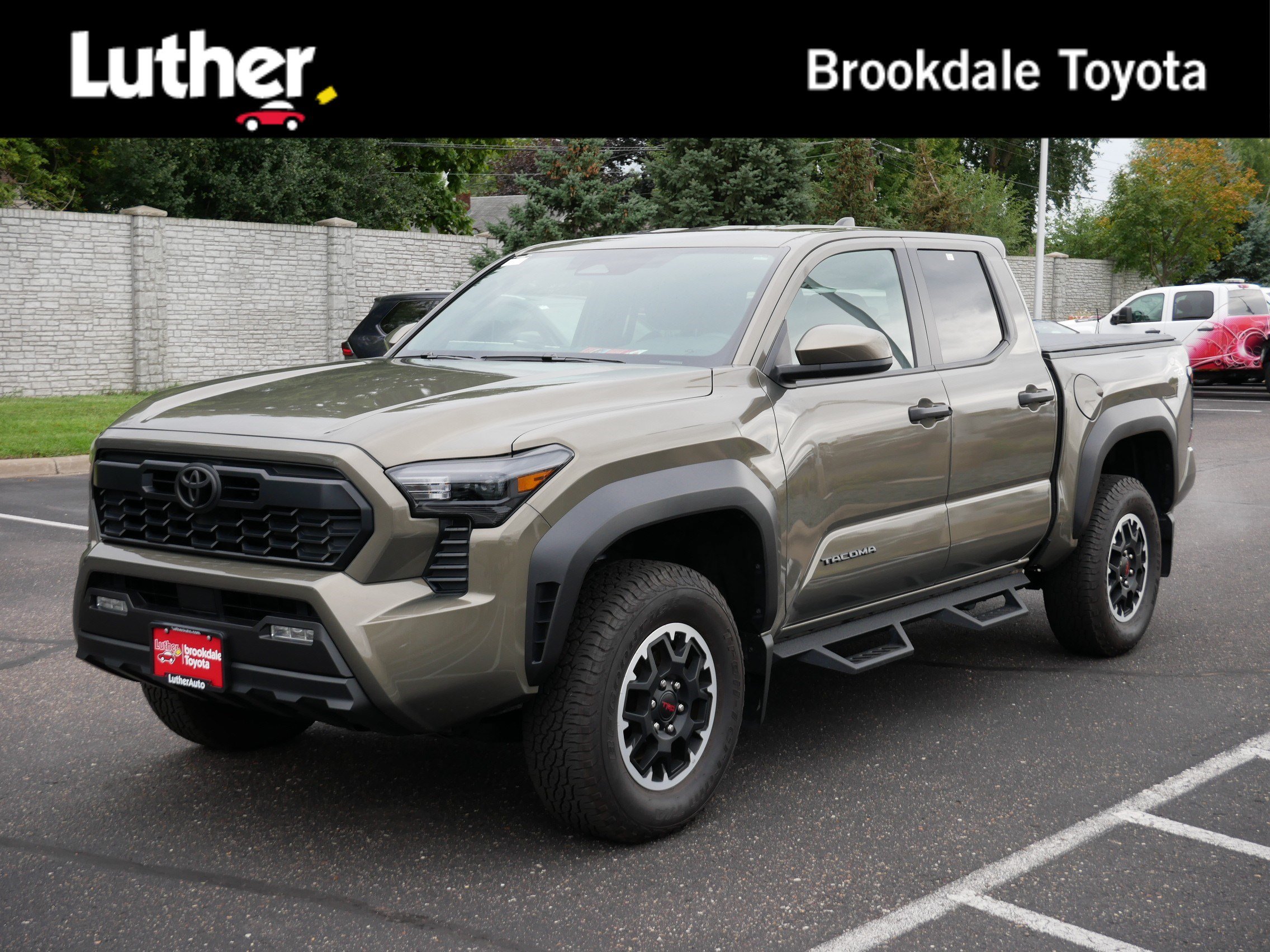 Certified 2025 Toyota Tacoma TRD Off-Road AWD/4WD image 1